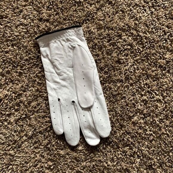 Taylormade NWOT Gloves Left Hand For Right Swinging Golfer Size - Picture 3 of 3